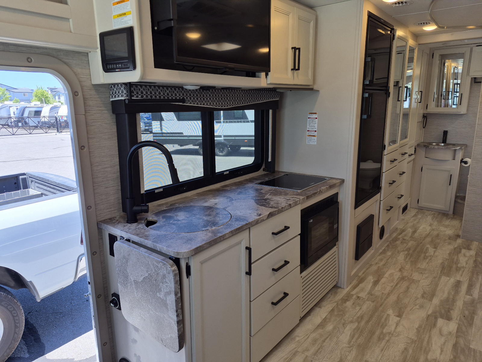 2023 Thor Motor Coach Vegas 24.4 - Image 9