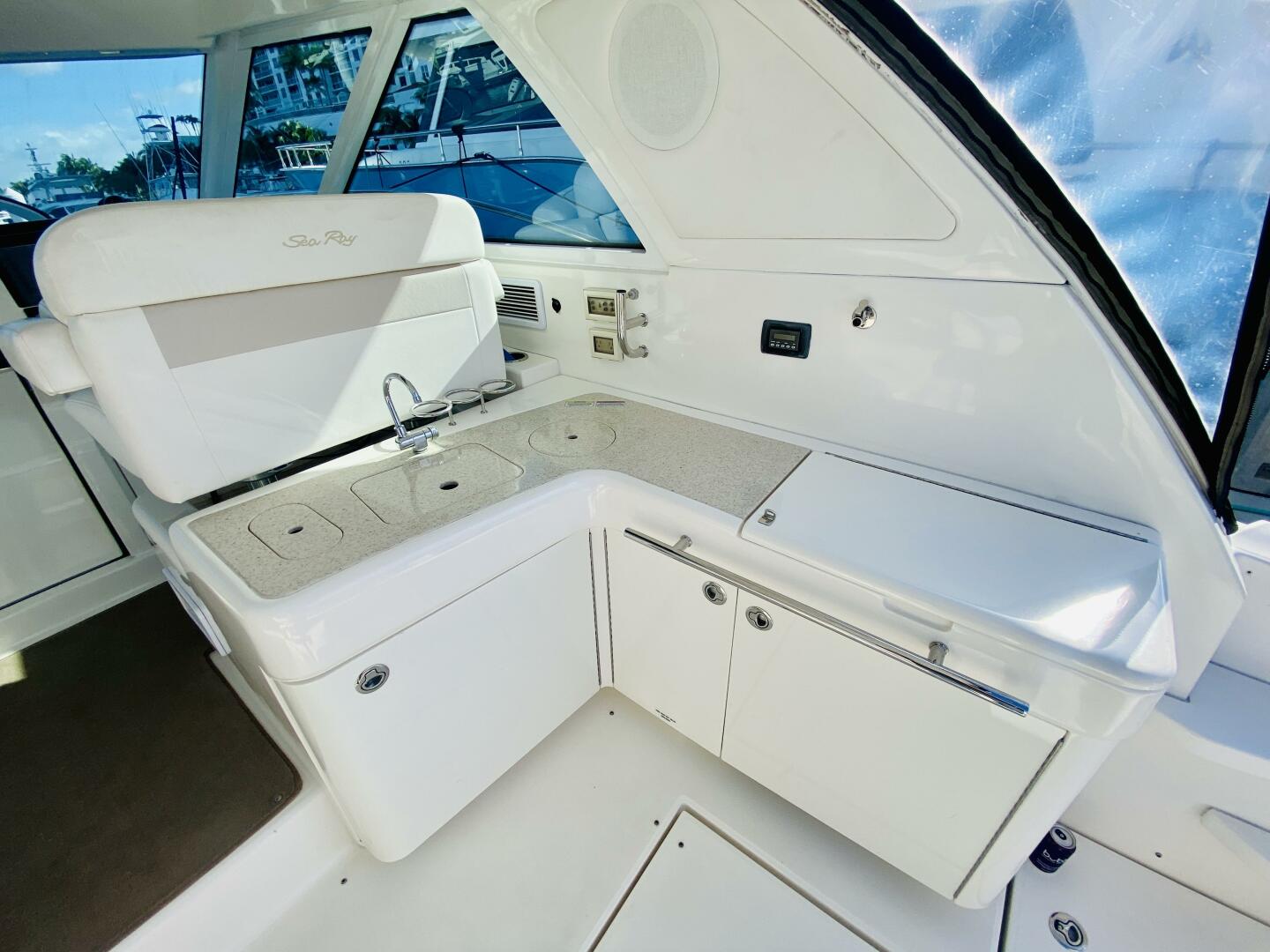 2010 Sea Ray 450 Sundancer - Image 14