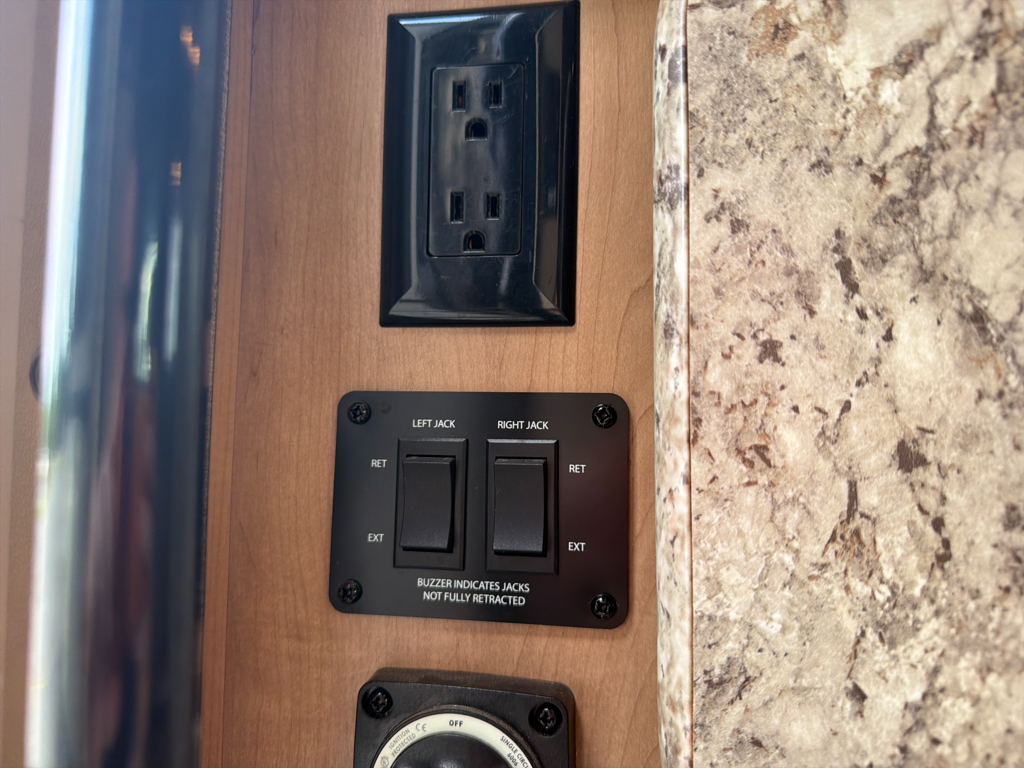 2019 Thor Motor Coach FOUR WINDS 24WS - Image 30