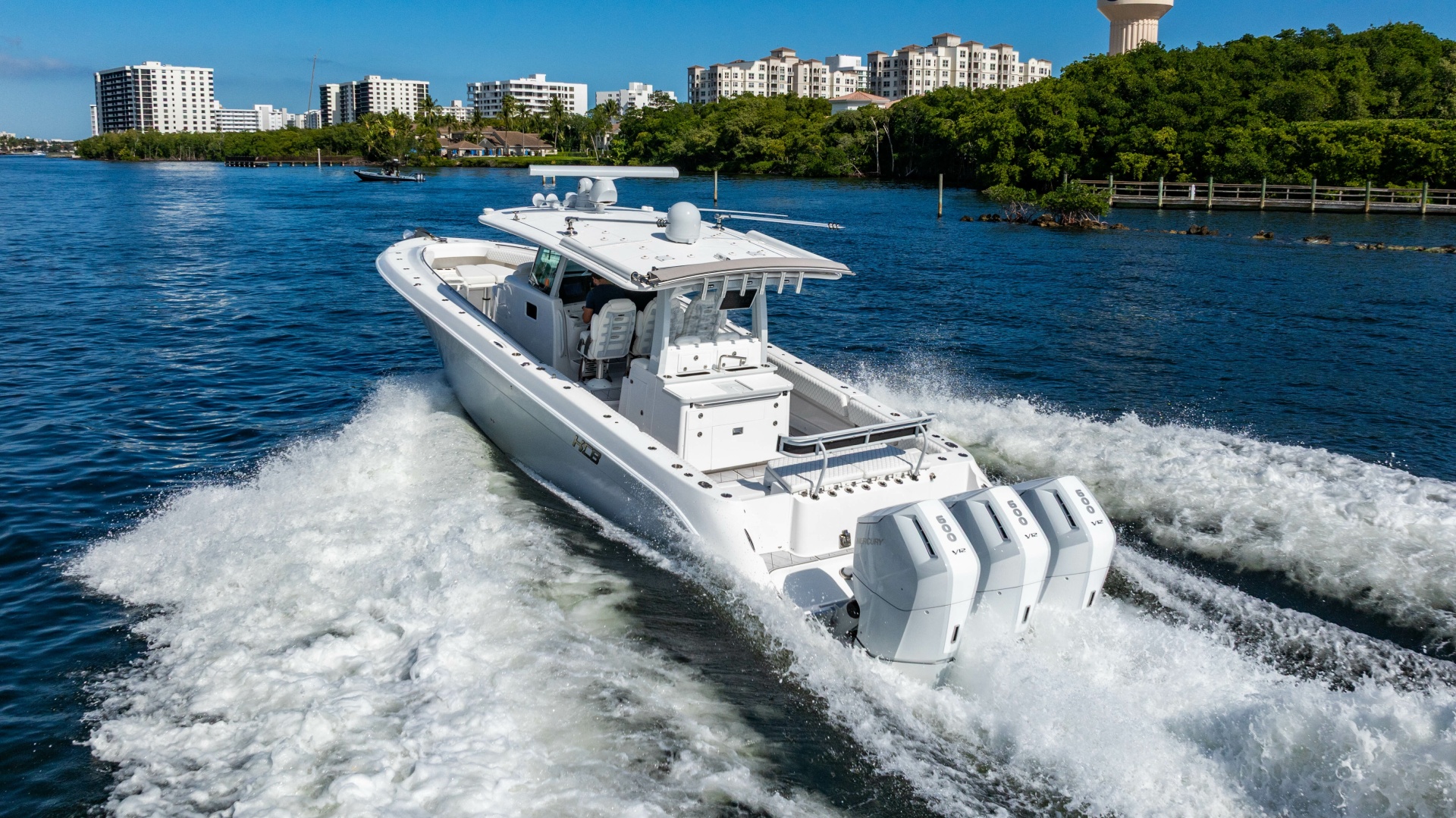2024 HCB 42 Lujo - Image 21