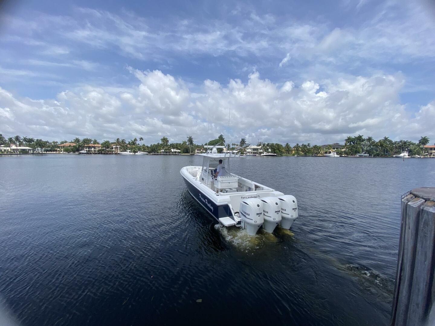 2006 Intrepid 370 - Image 3