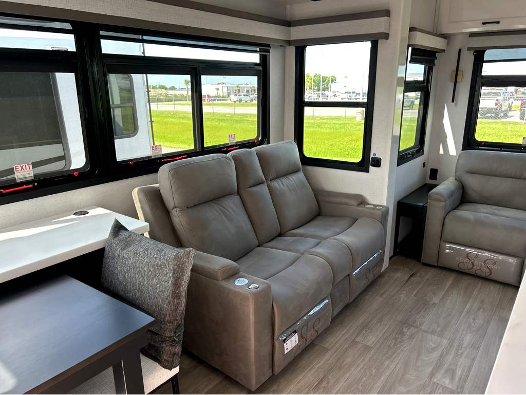2027 JAYCO PINNACLE 32RLTS - Image 10