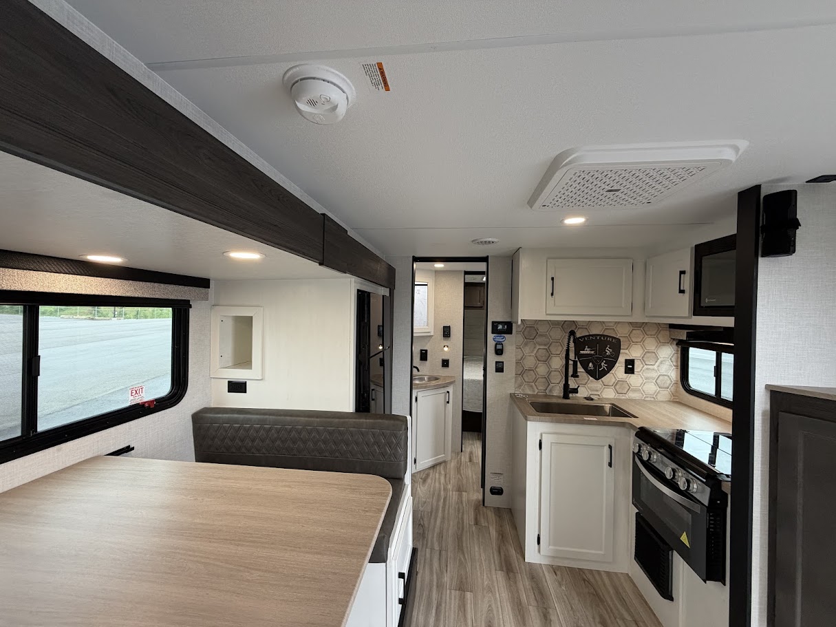 2026 VENTURE RV SPORTTREK STINGER 232VRL - Image 6