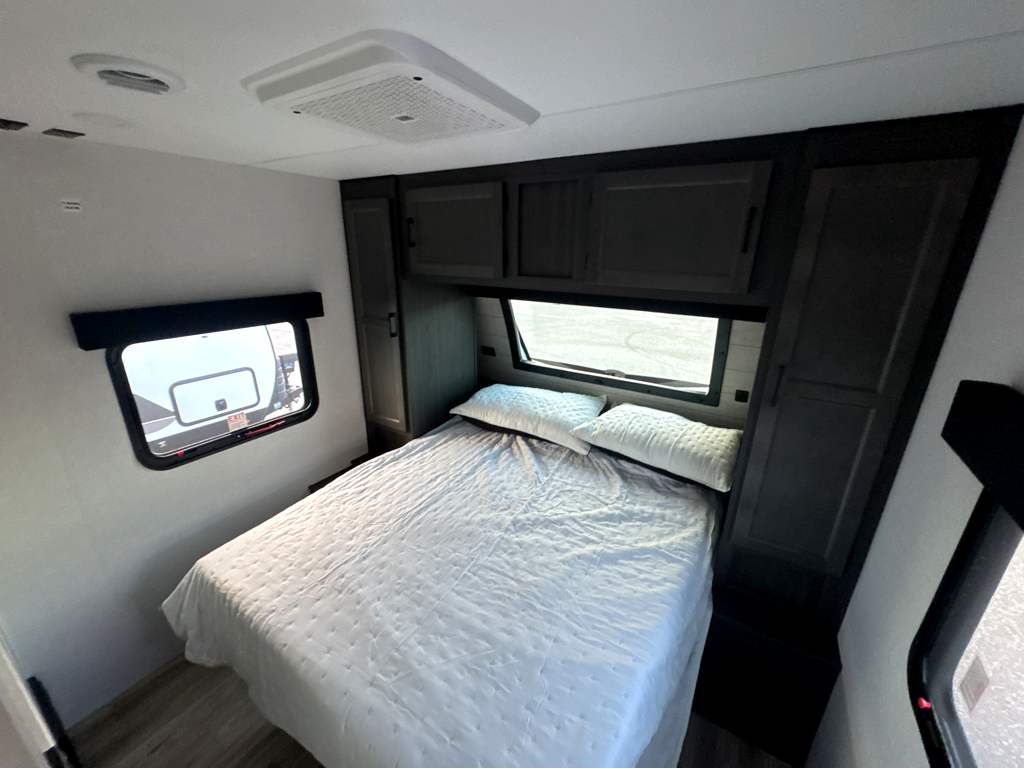 2026 VENTURE RV SPORTTREK 312VIK - Image 21