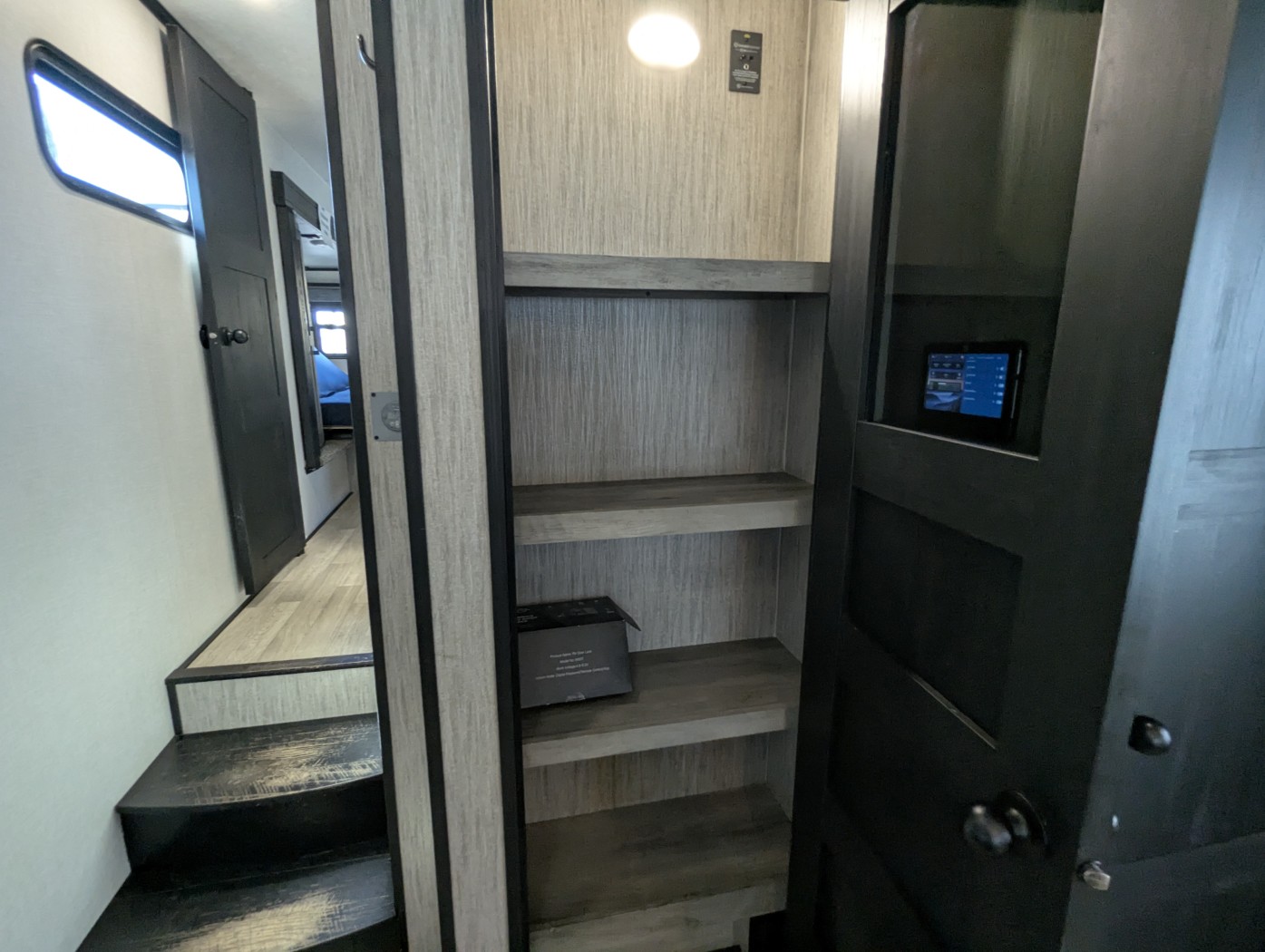 2023 KZ RV Durango Gold G383RLQ - Image 27