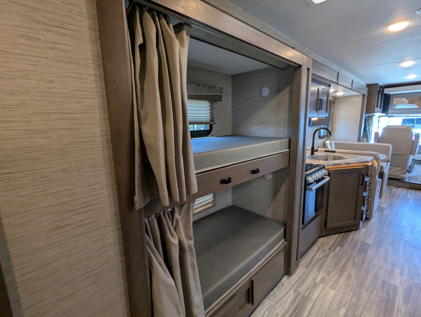 2022 Thor Motor Coach A.C.E. 32.3 - Image 30