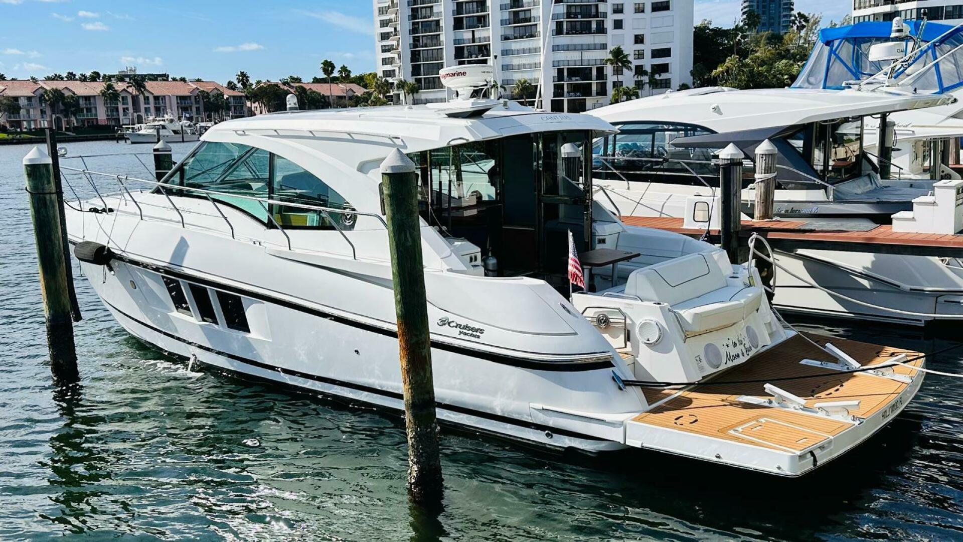 2014 Cruisers Yachts 45 Cantius - Image 2
