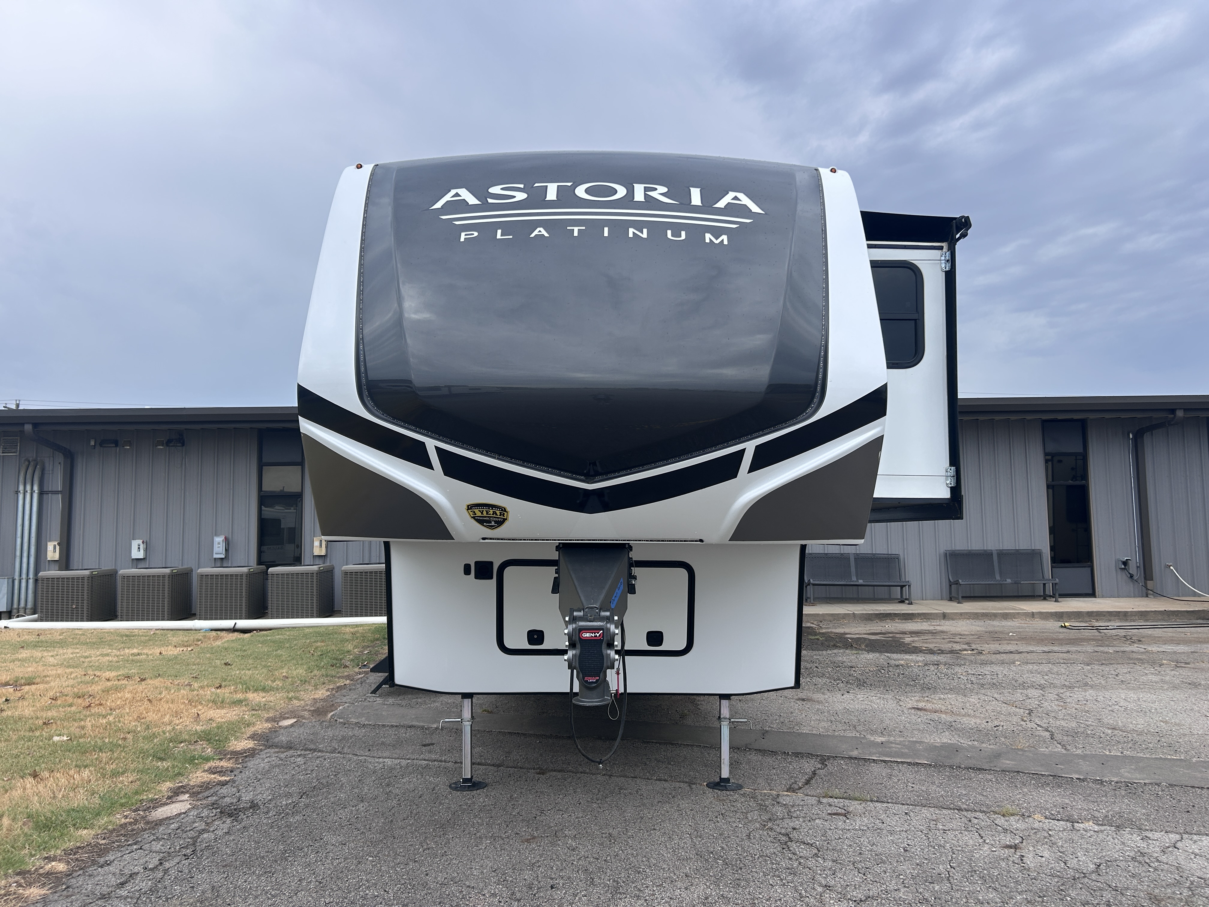 2024 Dutchmen Astoria Platinum 3173RLP - Image 3