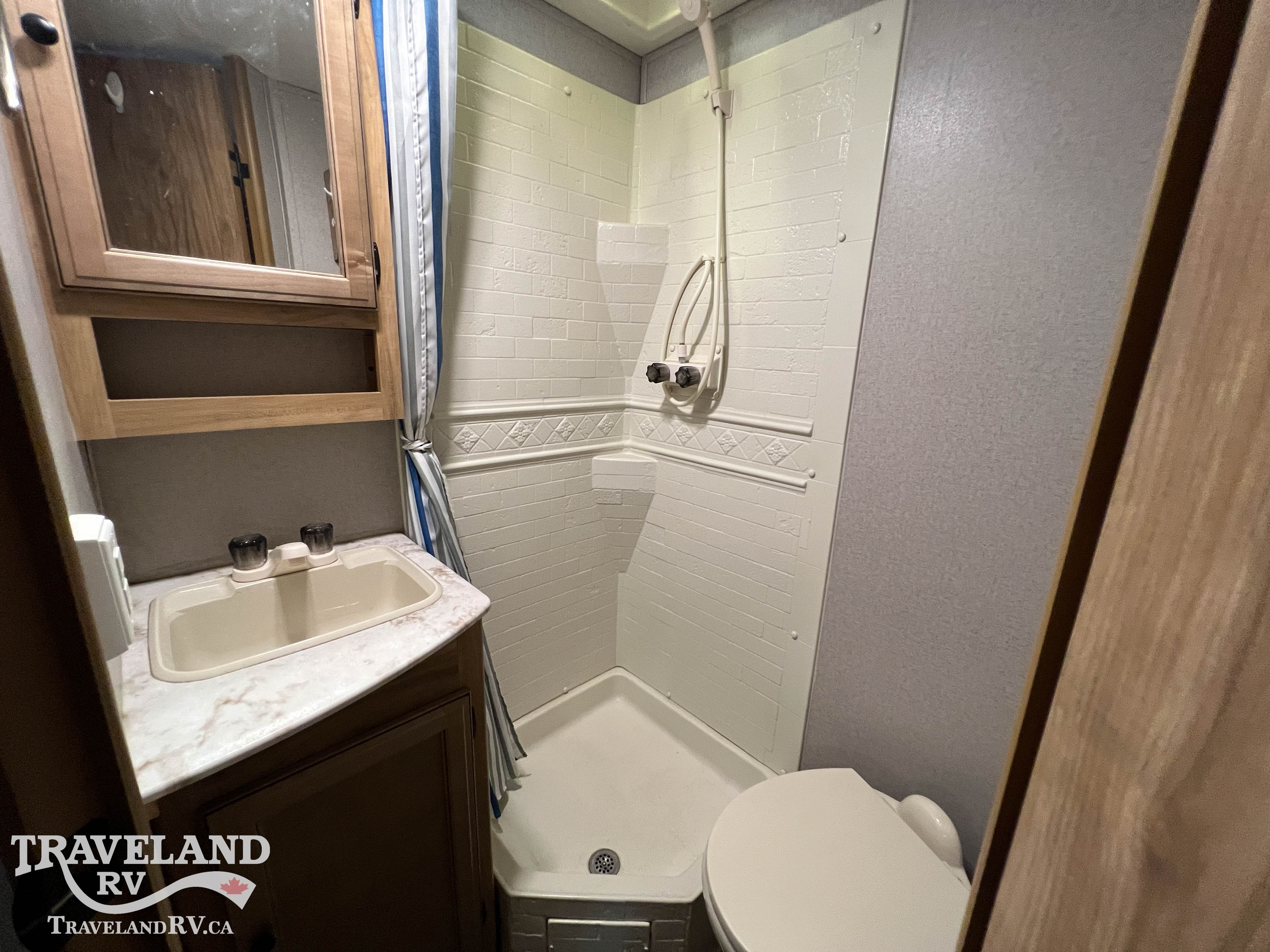 2019 Coachmen Freedom Express Ultra Lite 204RD - Image 23