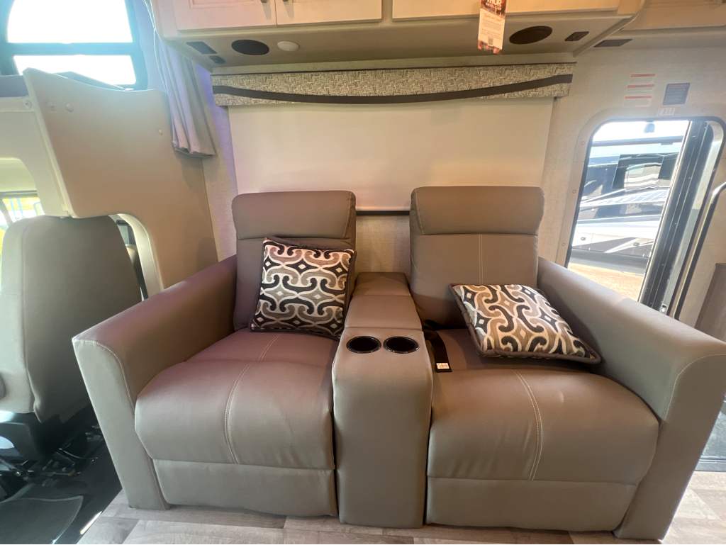 2026 THOR MOTOR COACH PASADENA 38FX - Image 22