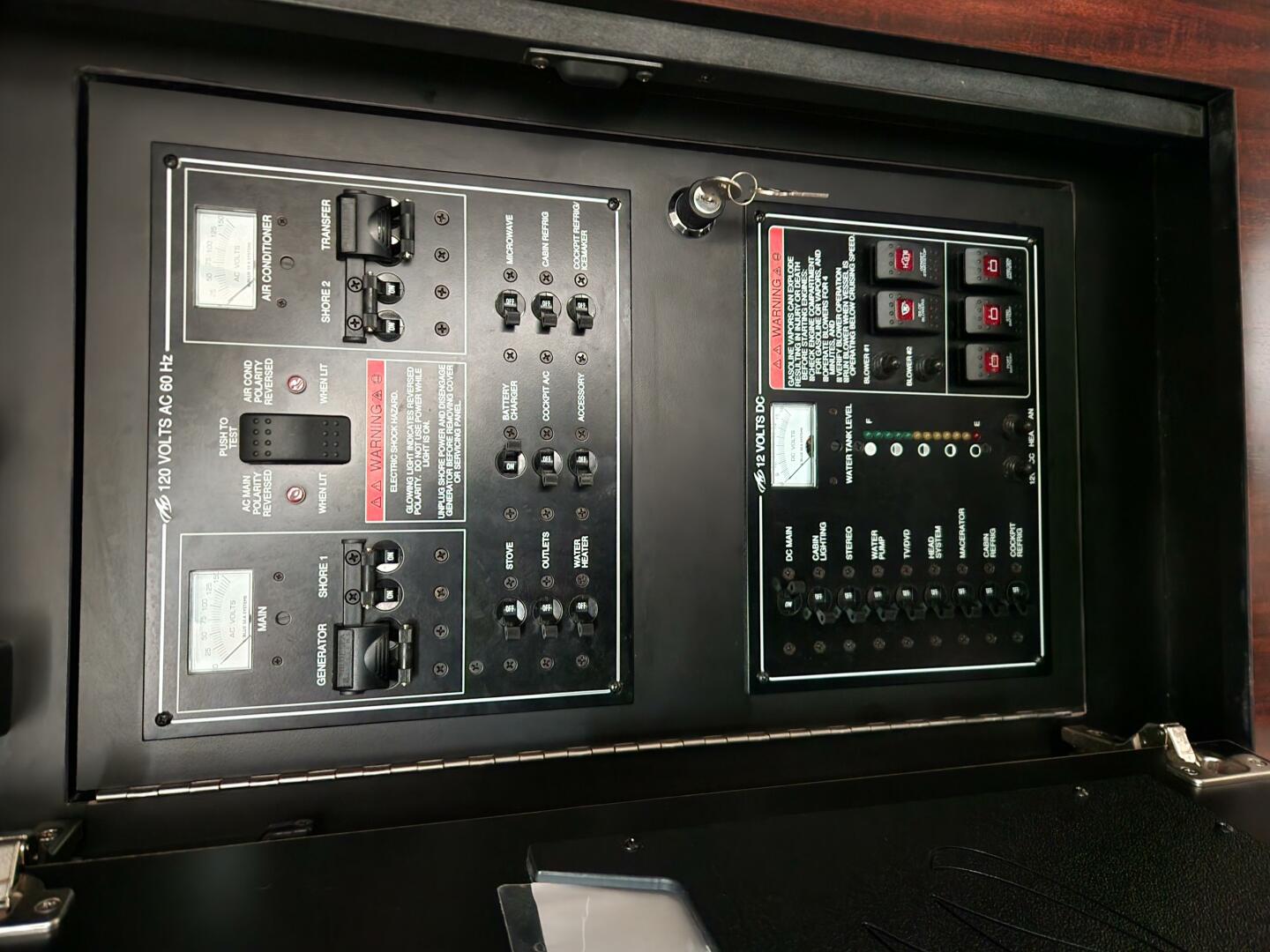 2017 Monterey 335S - Image 17