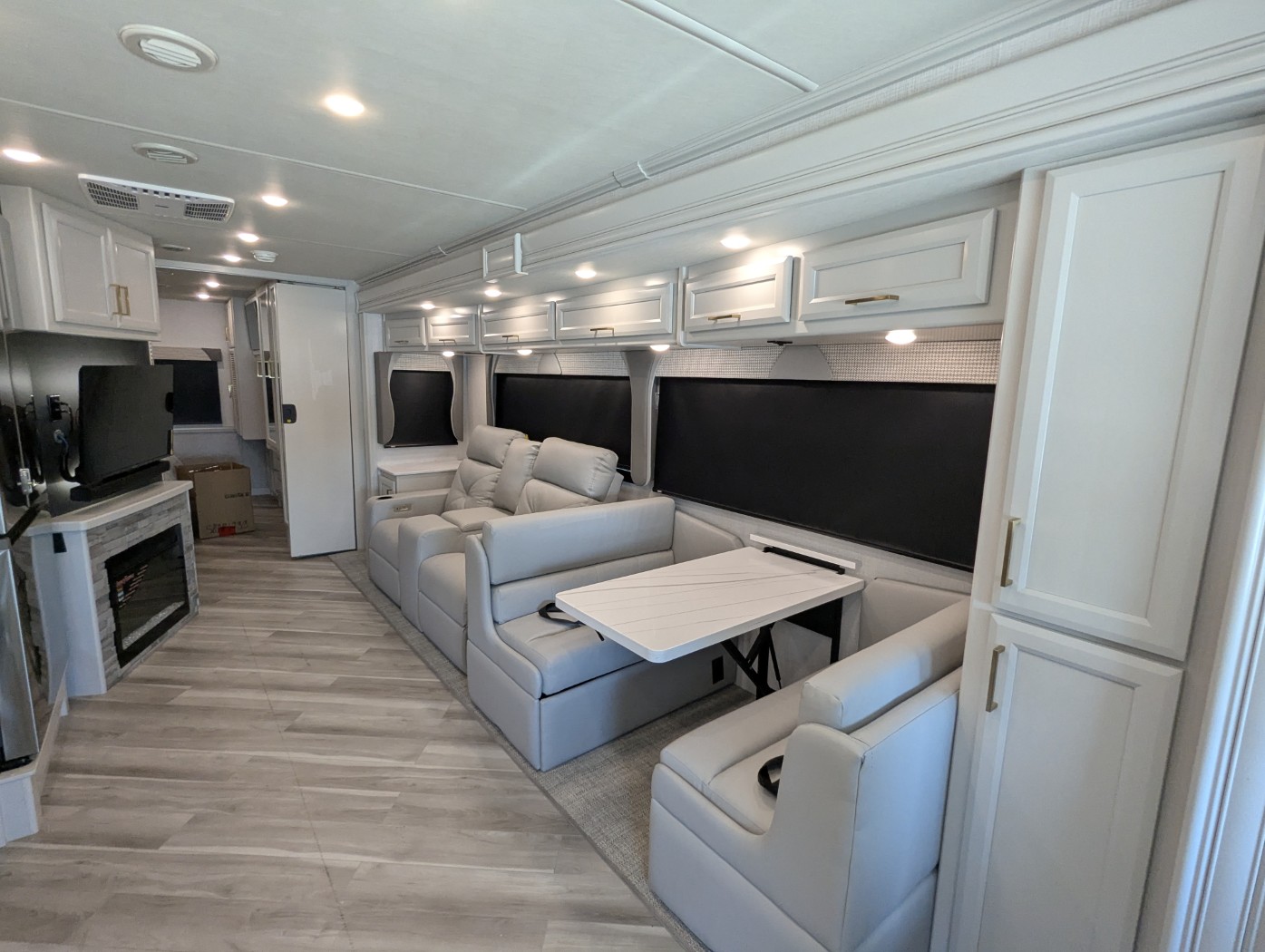 2026 Fleetwood Bounder 33C - Image 19