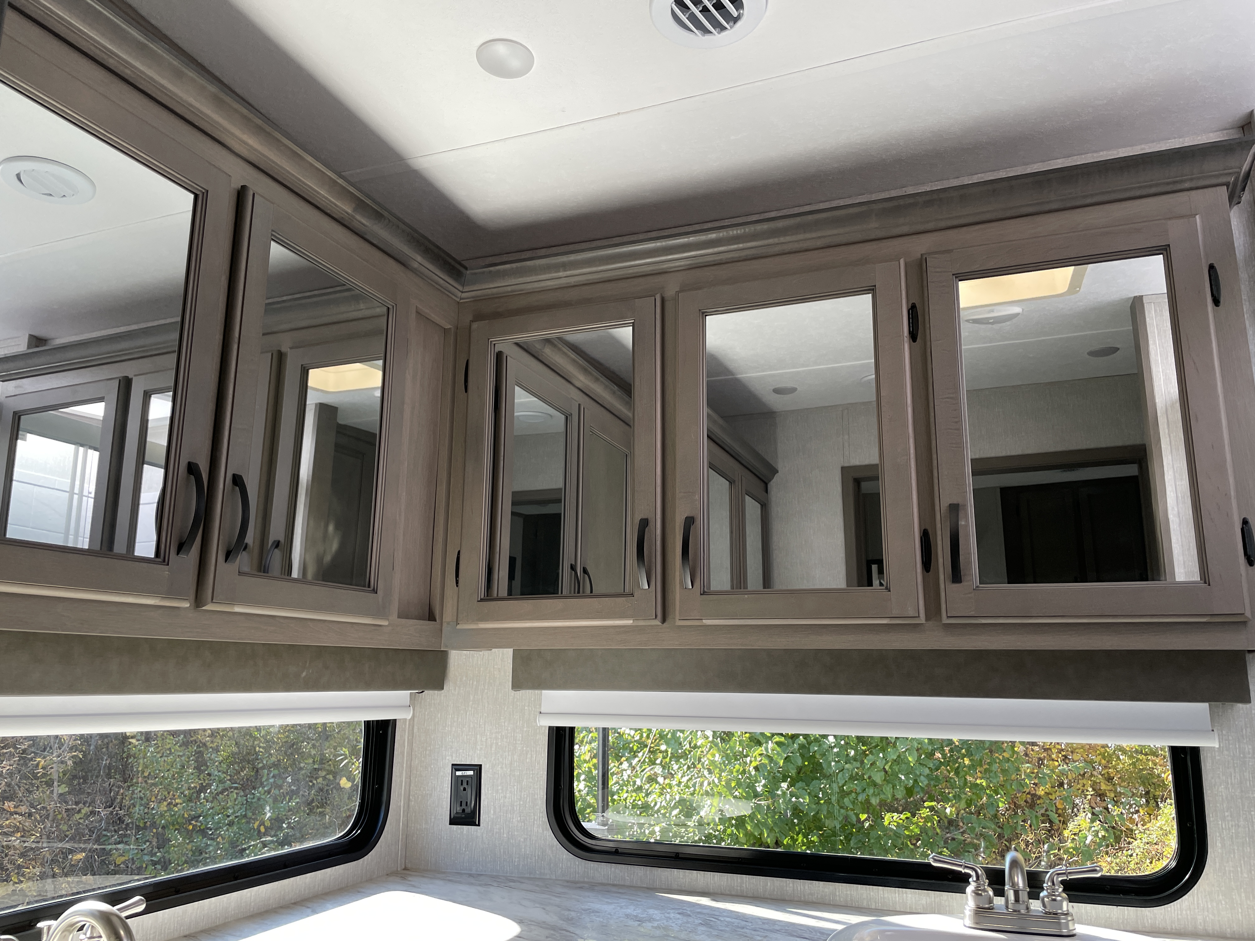 2022 Coachmen Chaparral 334FL - Image 24