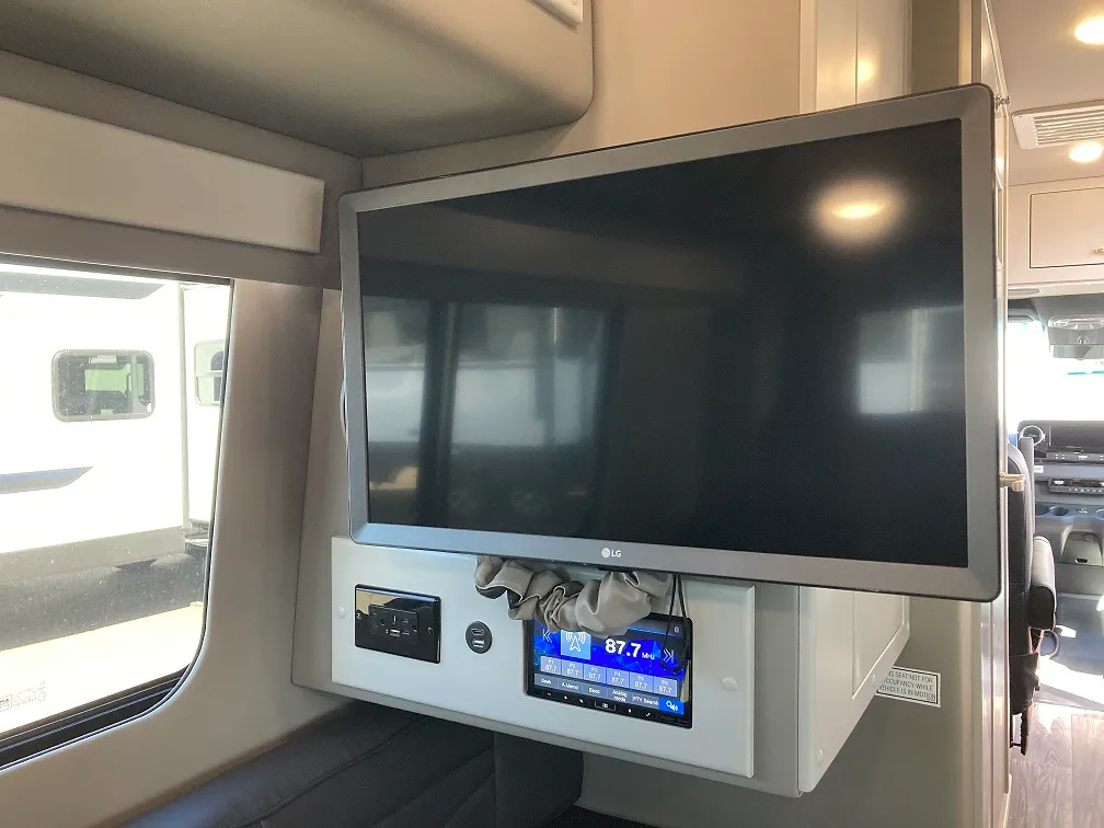 2024 Holiday Rambler Xpedition SL4E - Image 33