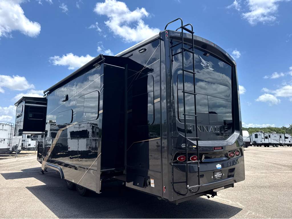 2027 JAYCO PINNACLE 32RLTS - Image 3