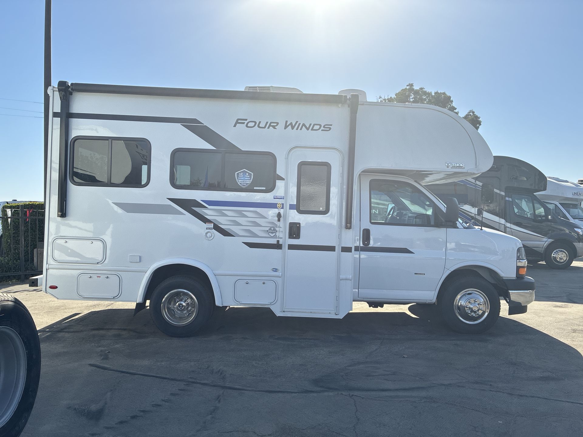 2026 Thor Motor Coach Four Winds Espec 19Z - Image 2