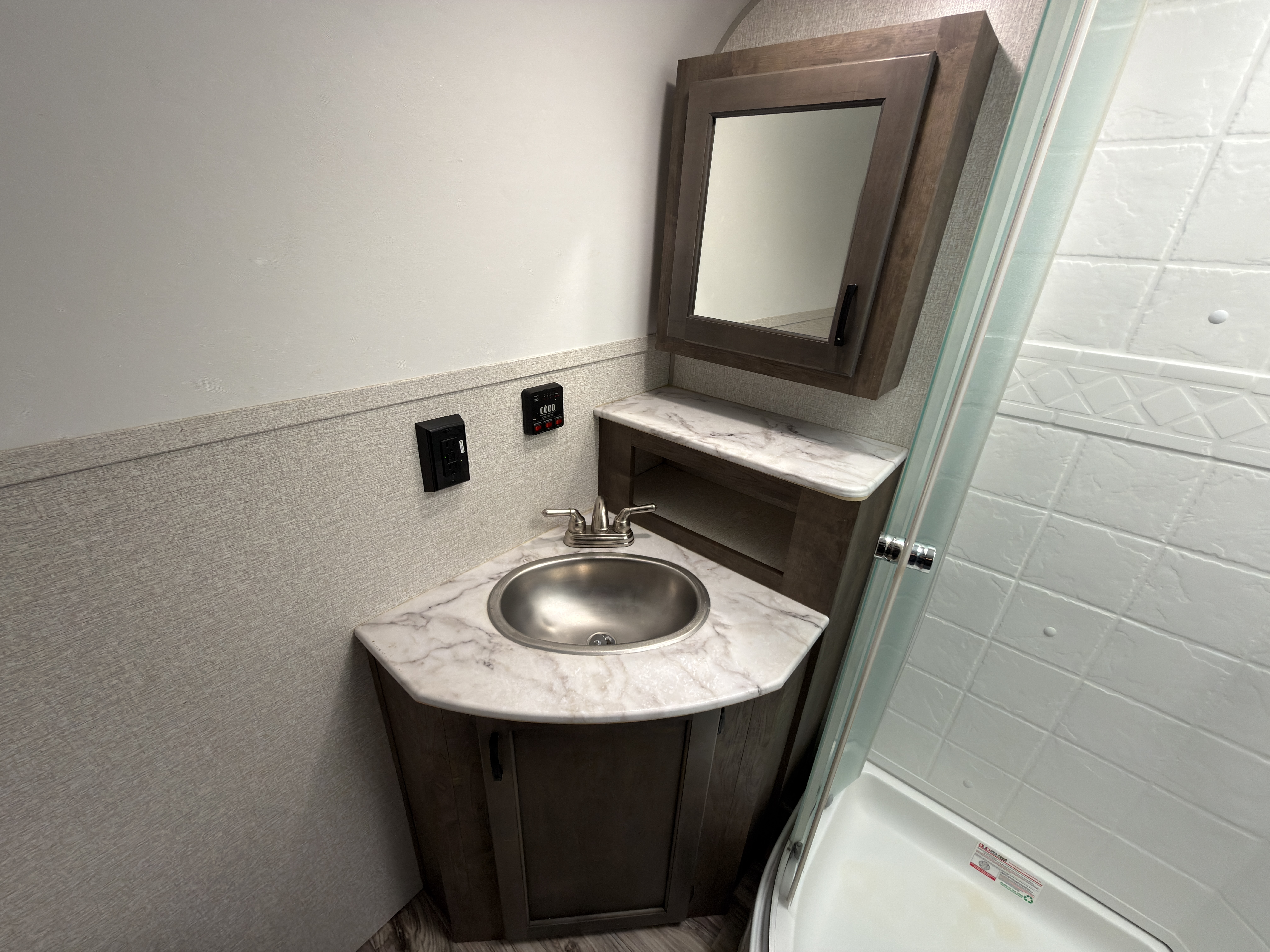 2022 Venture RV Sonic SN220VRB - Image 18