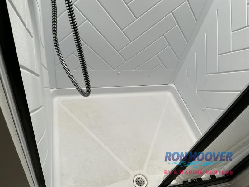 2025 FOREST RIVER WILDWOOD 24RLXLX - Image 8
