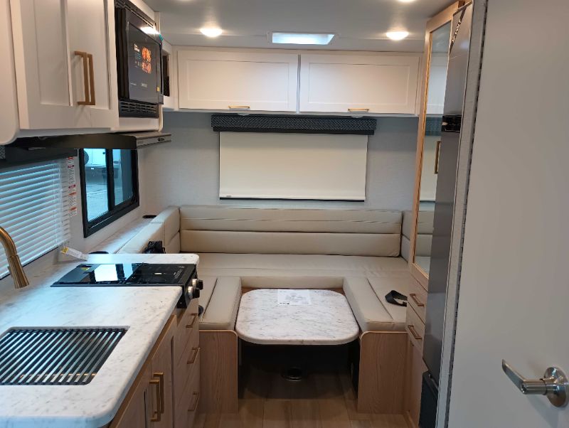 2026 Thor Motor Coach Four Winds Espec 19Z - Image 9