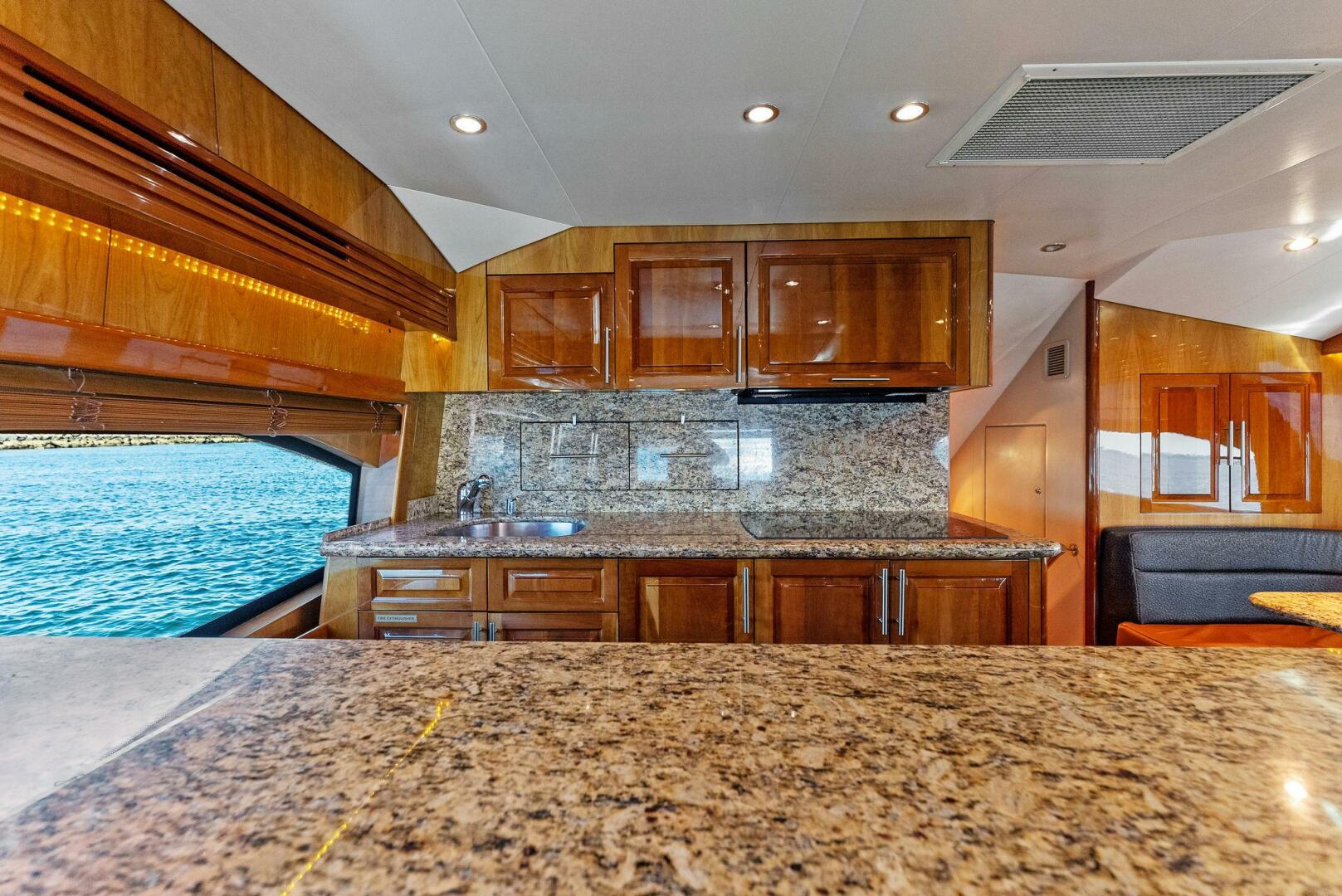 2007 Hatteras 64 Convertible - Image 17