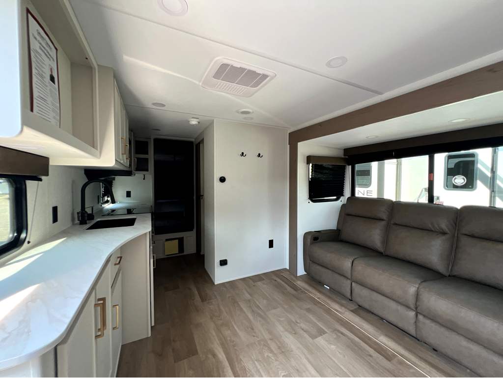 2027 GRAND DESIGN TRANSCEND 20MKX - Image 5