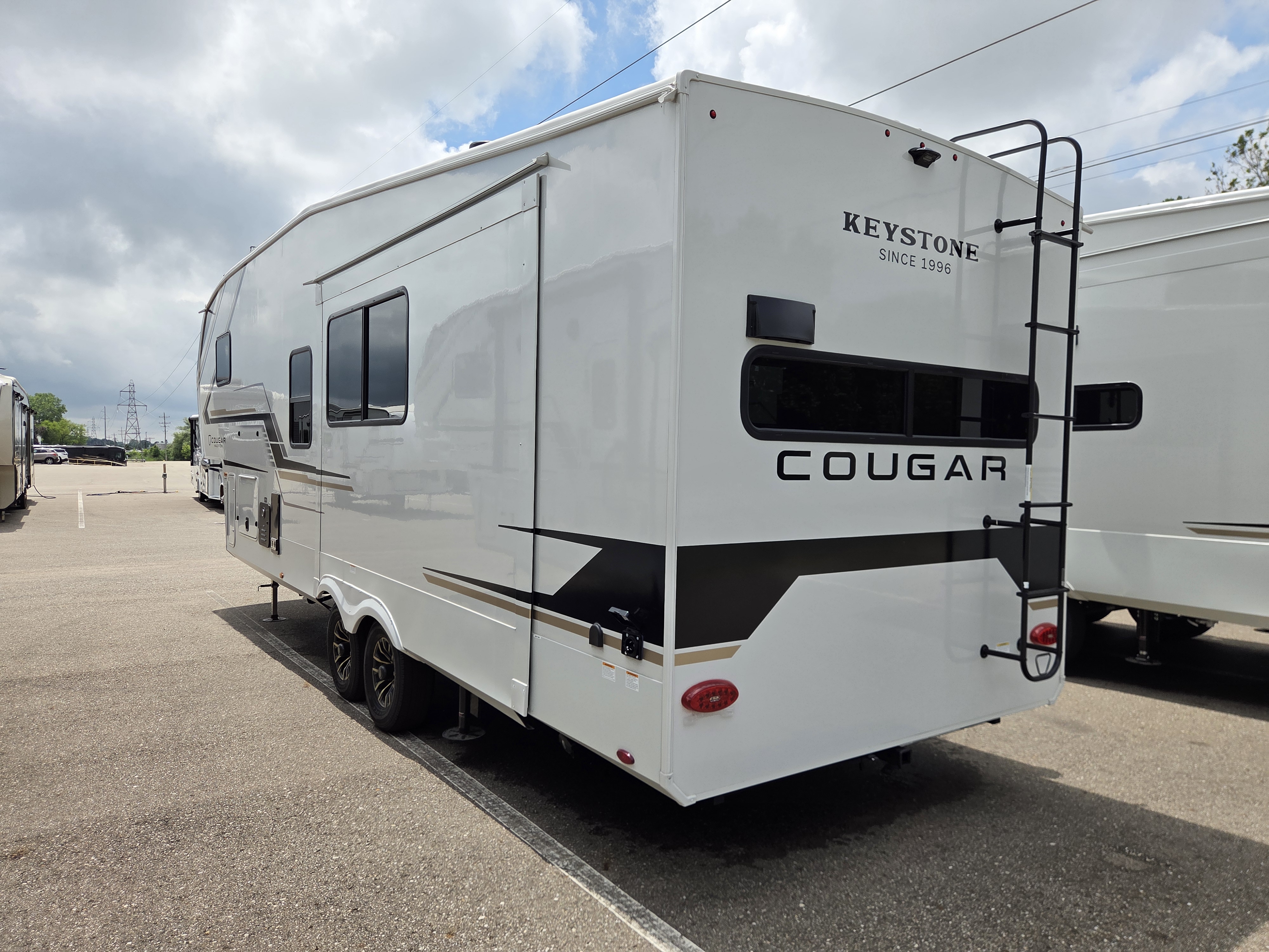2027 Keystone Cougar Half-Ton 26RKE - Image 3