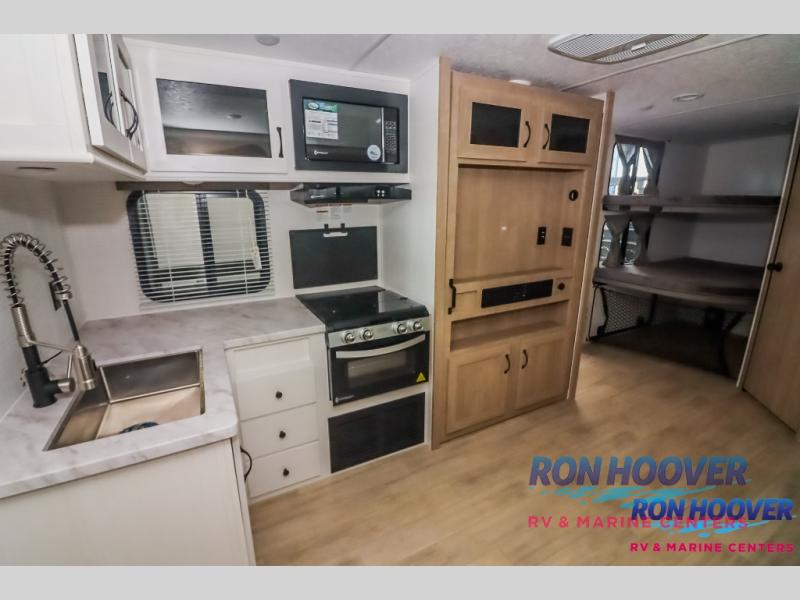 2025 PALOMINO 2430BHS - Image 12