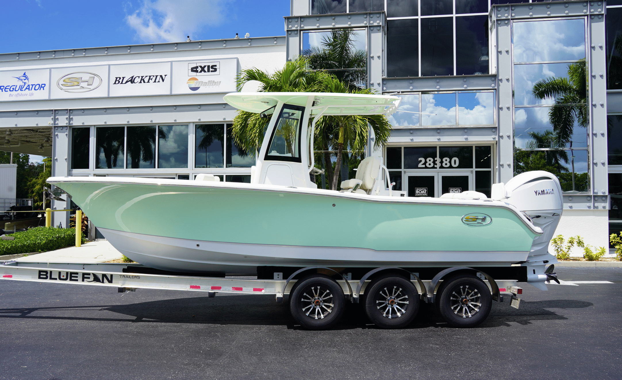 2027 SEA HUNT ULTRA 245SE - Image 2