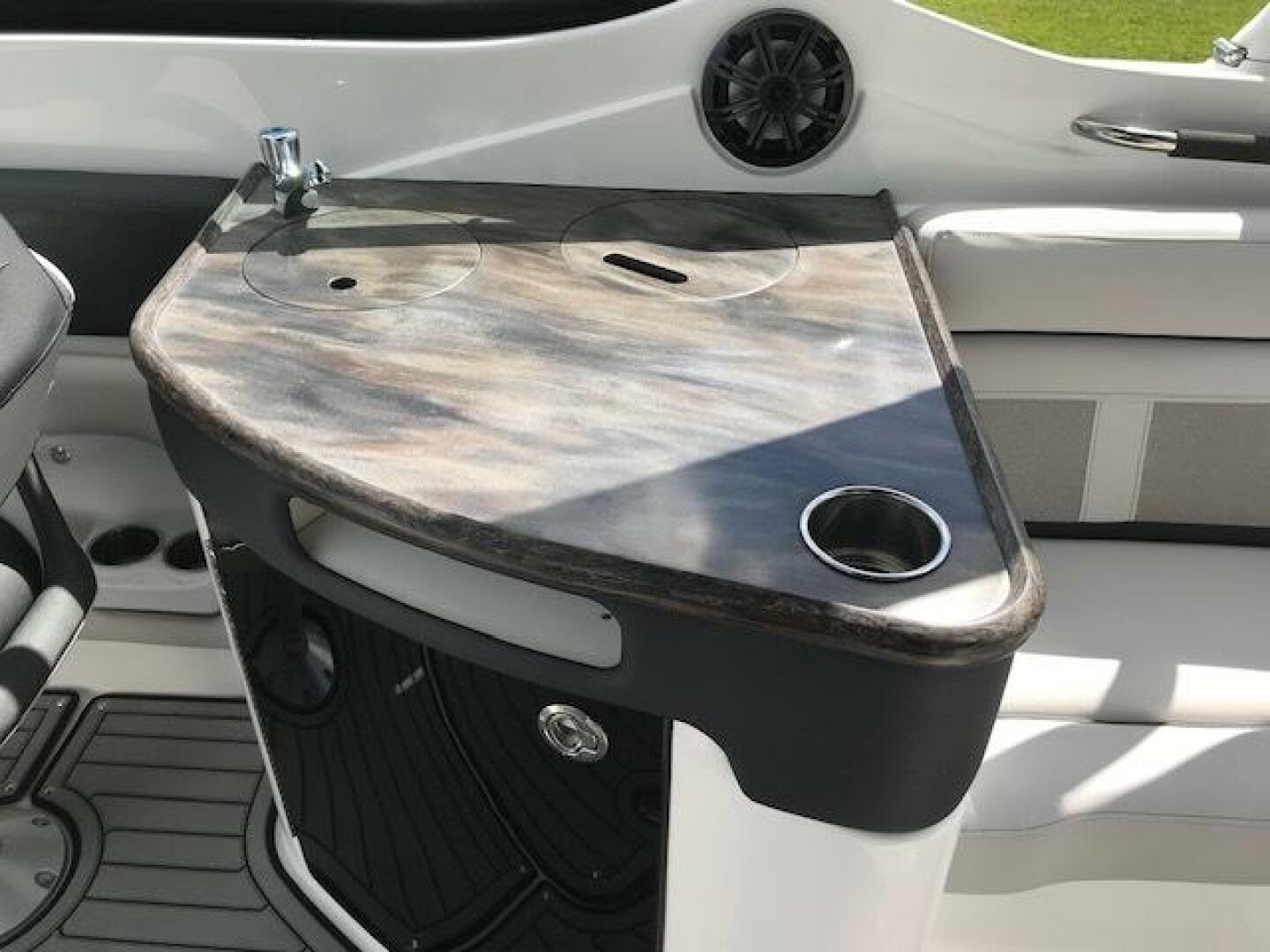 2018 Rinker 29QX - Image 21