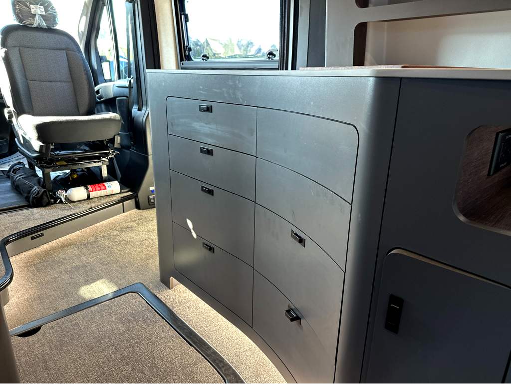 2027 GRAND DESIGN LINEAGE SERIESVP LVP2 - Image 17