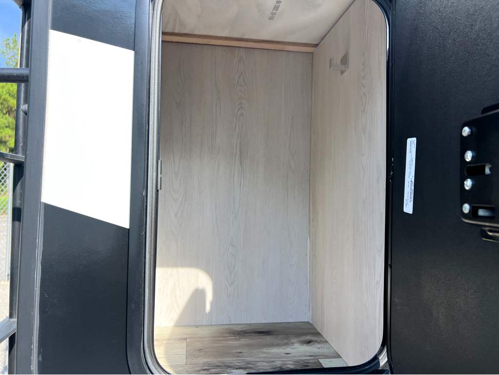 2021 KZ RV DURANGO 321RLT - Image 5