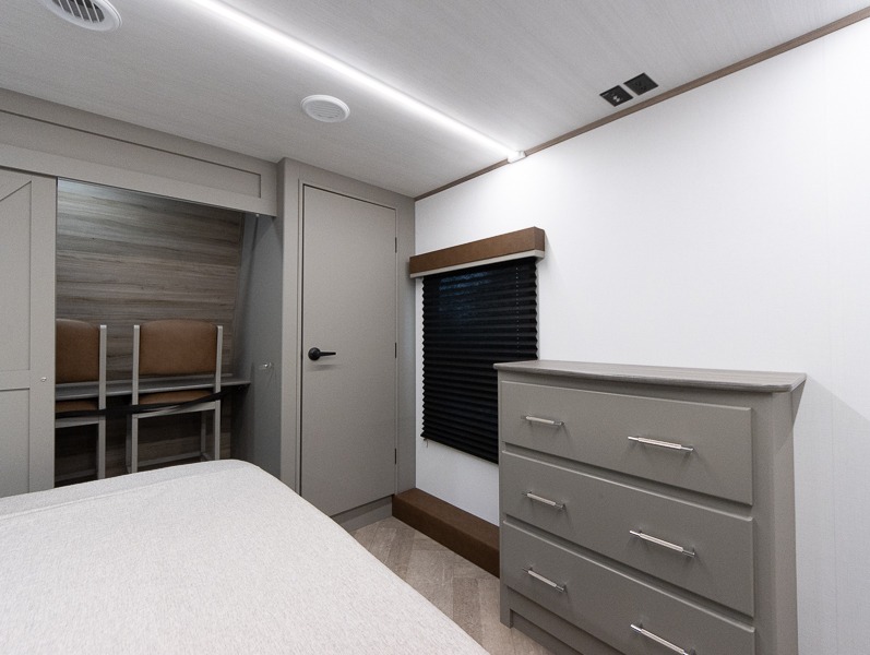 2025 Keystone Sprinter 3210RLS - Image 18