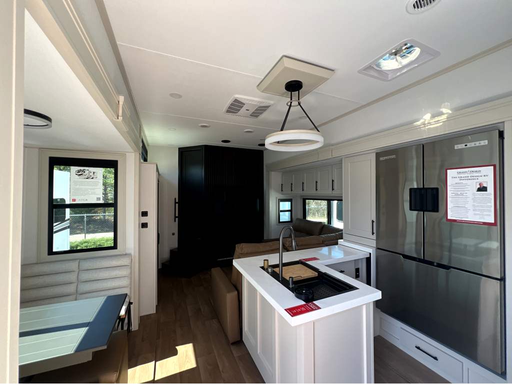 2026 GRAND DESIGN SOLITUDE 414LJMJ - Image 7