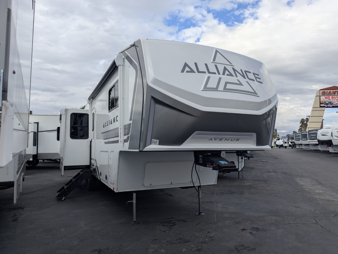 2027 Alliance RV Avenue 32RLS - Image 1