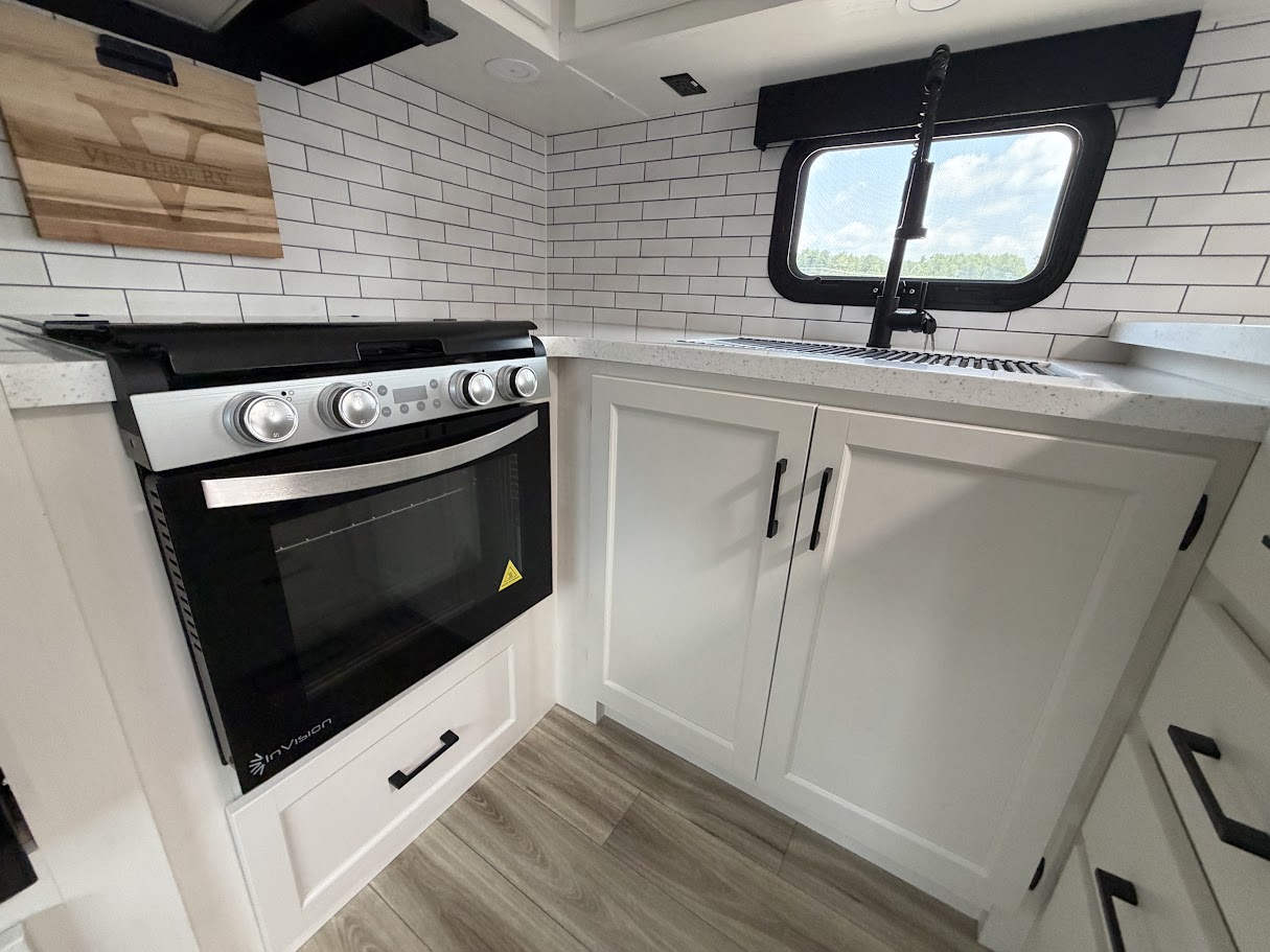 2027 VENTURE RV SPORTTREK 336VRK - Image 31