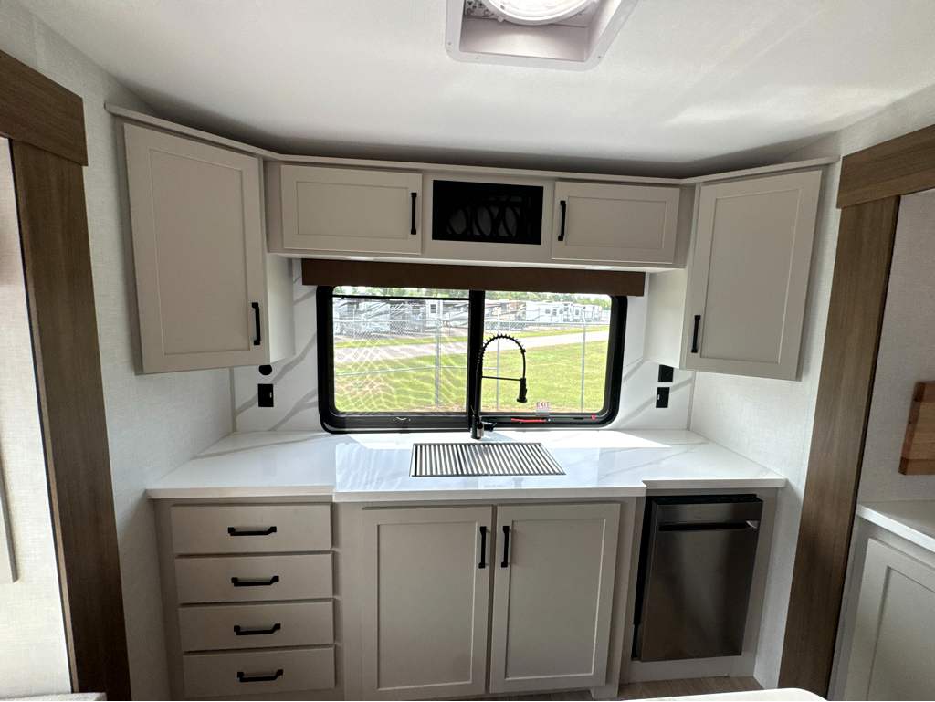 2027 VENTURE RV SPORTTREK 353VRK - Image 13