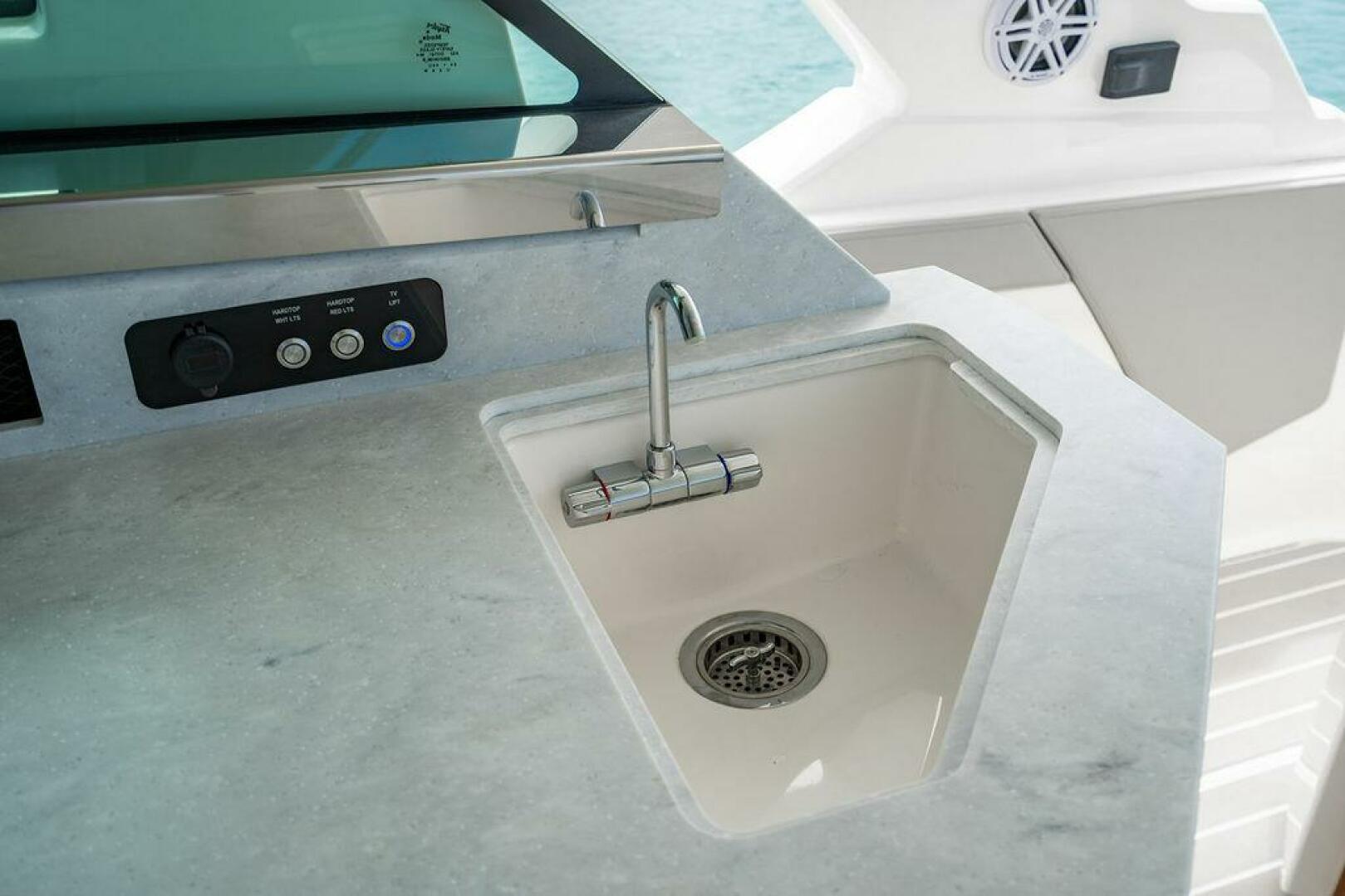 2025 Tiara Yachts 48 LS - Image 30