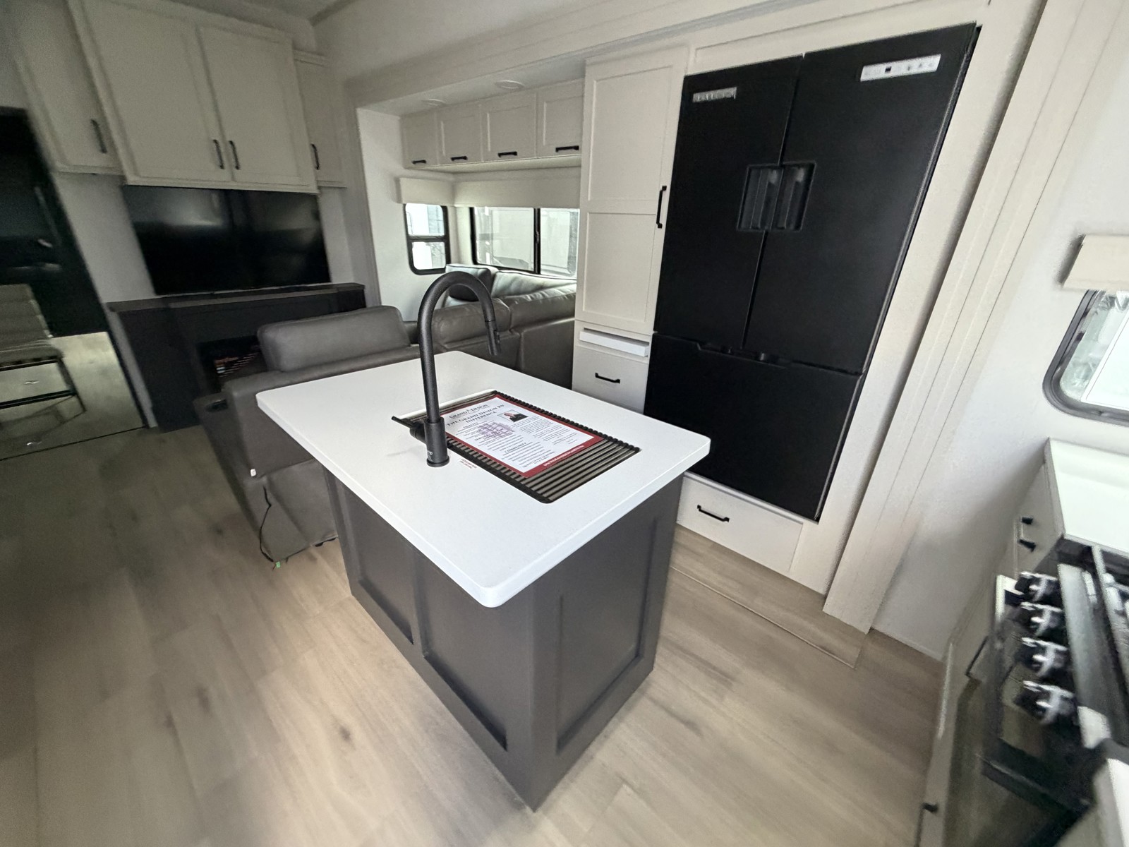 2026 GRAND DESIGN 394G - Image 4