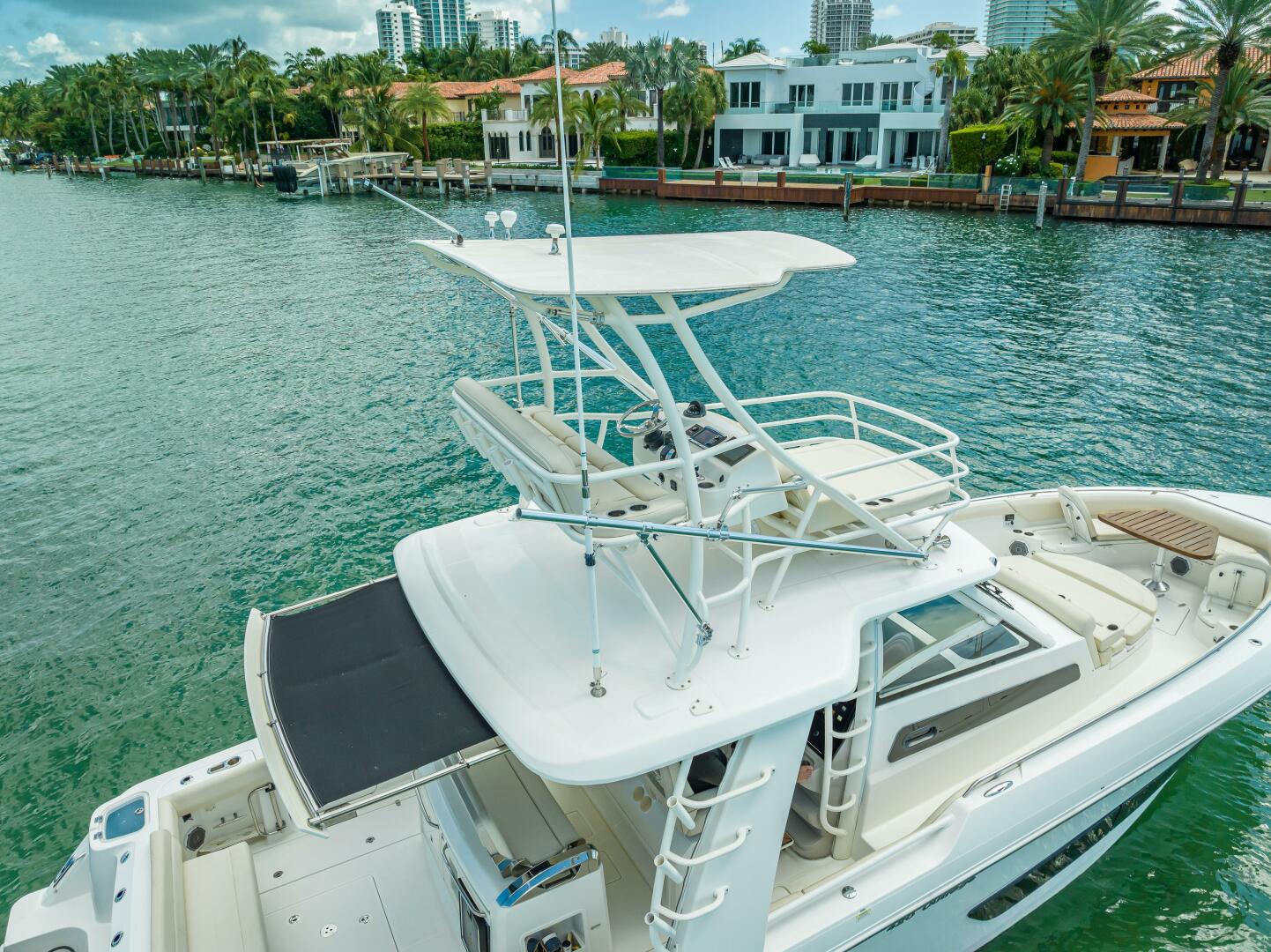 2016 Boston Whaler - Image 23