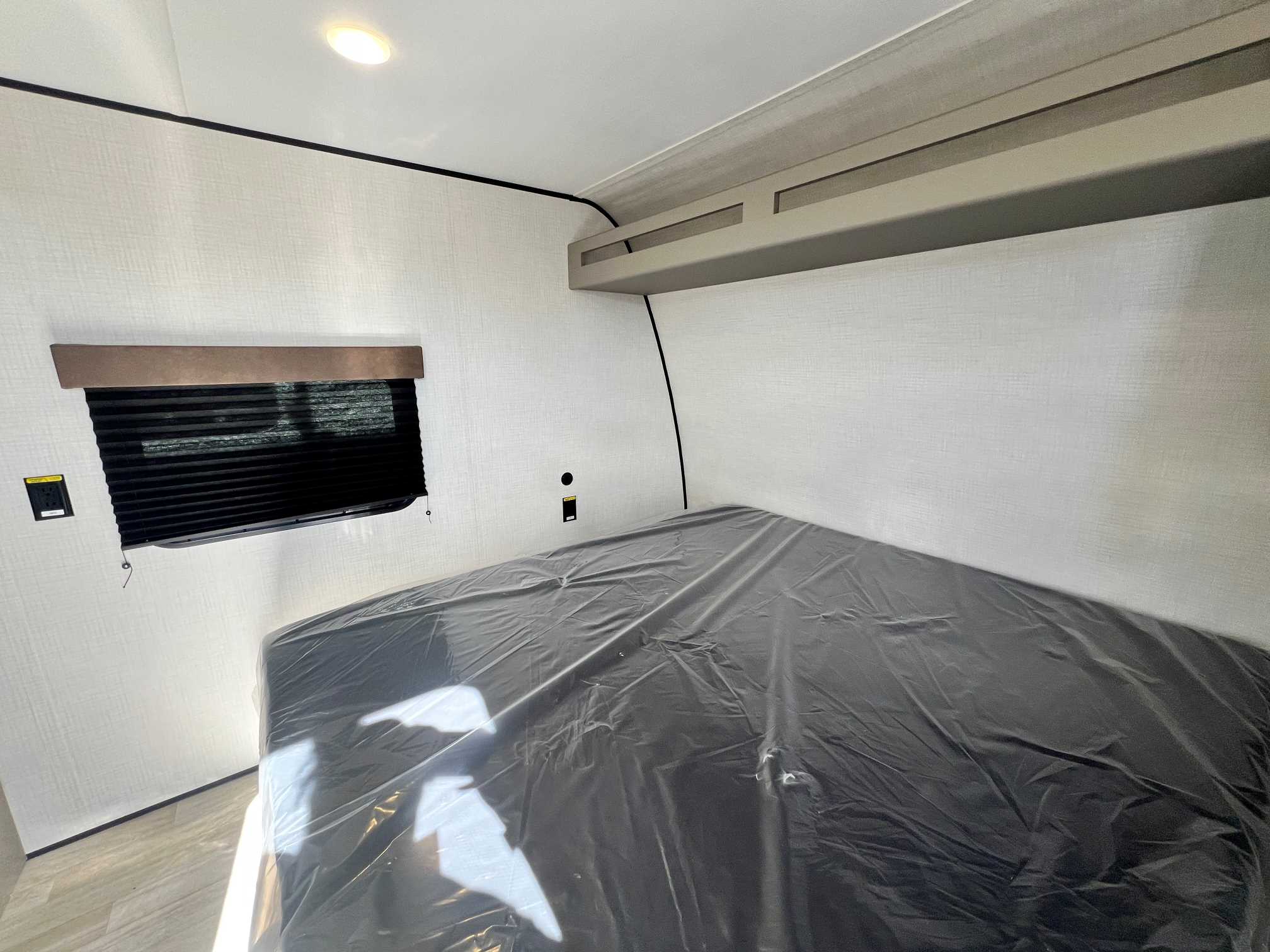 2027 Keystone Hideout Mini 166RB - Image 21