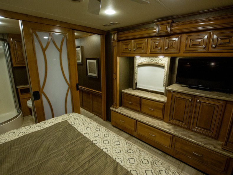 2015 Thor Motor Coach Tuscany 40KQ - Image 20
