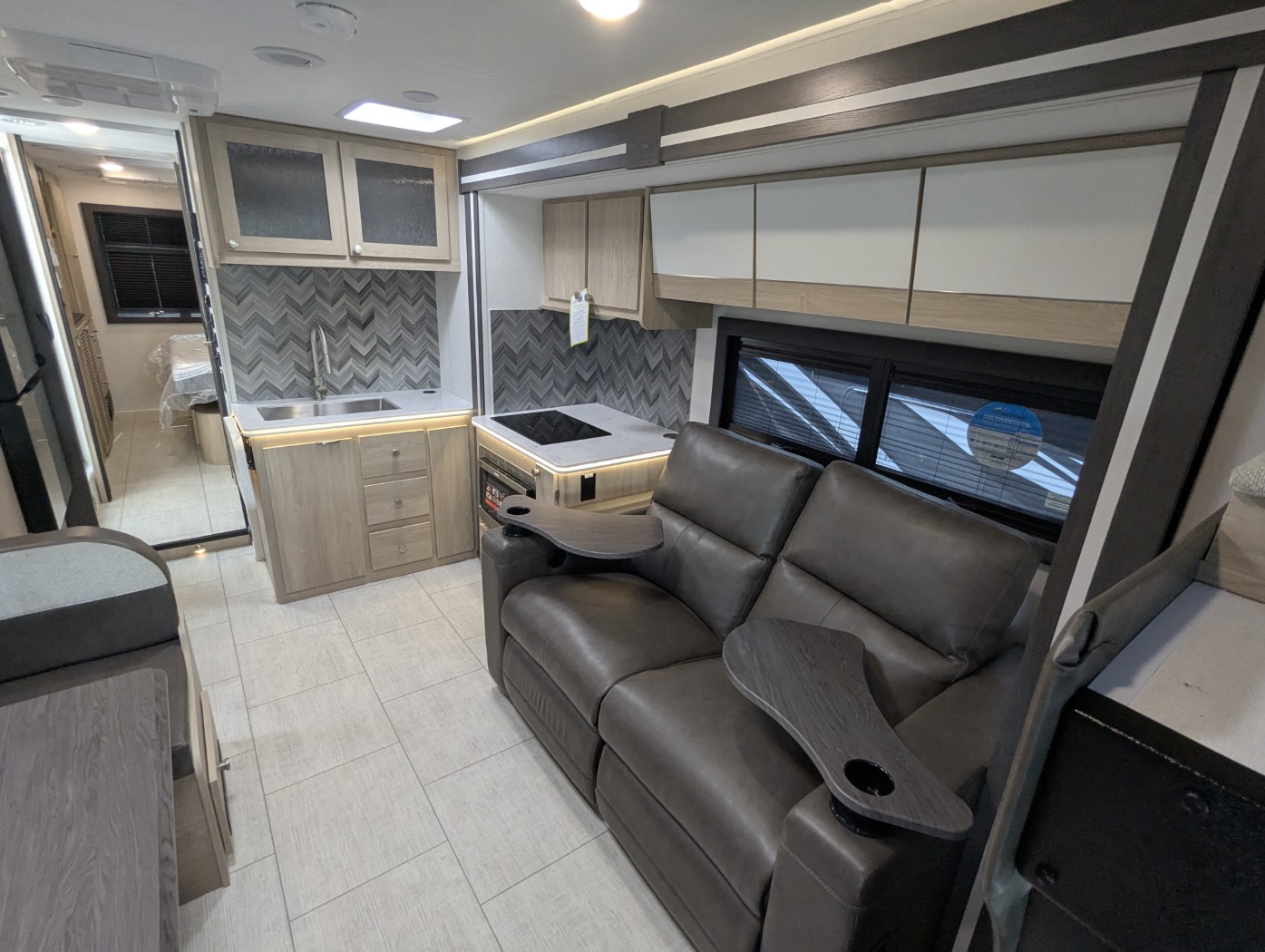 2026 Coachmen Entourage 330DS - Image 10