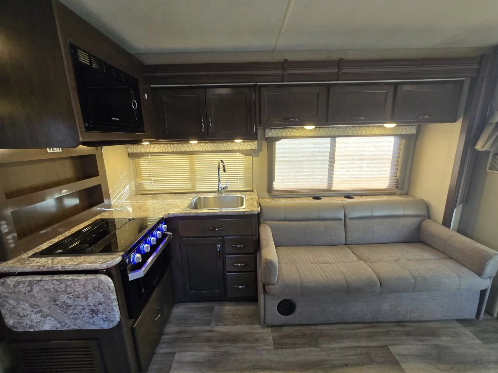 2019 THOR MOTOR COACH FREEDOM ELITE 30FE - Image 15