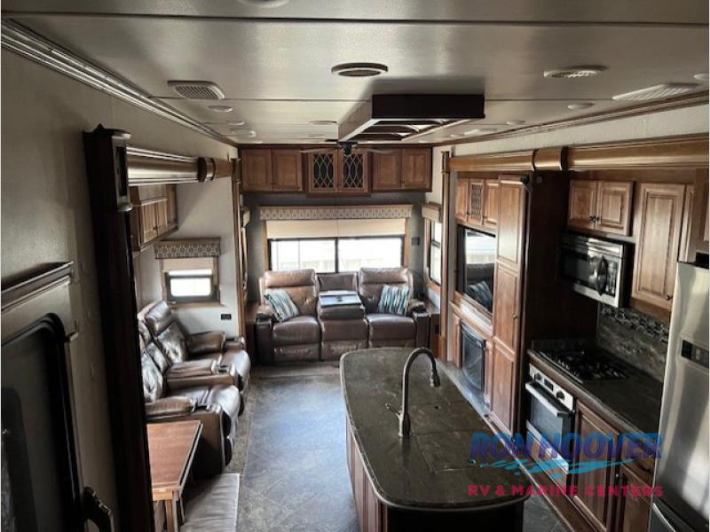 2019 HEARTLAND LANDMARK 365 NEWPORT - Image 4