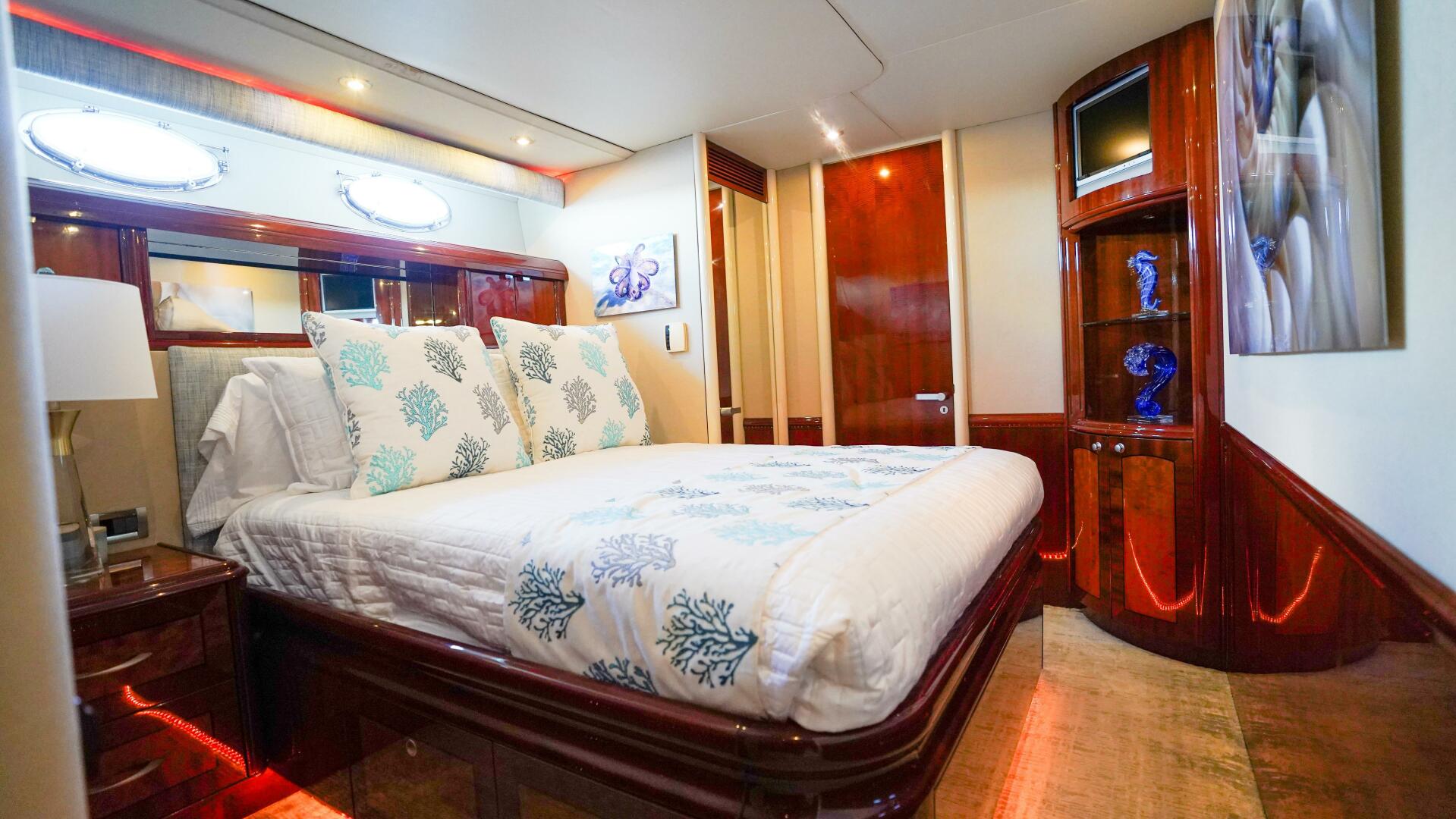 2004 Lazzara Yachts 80 SL - Image 47