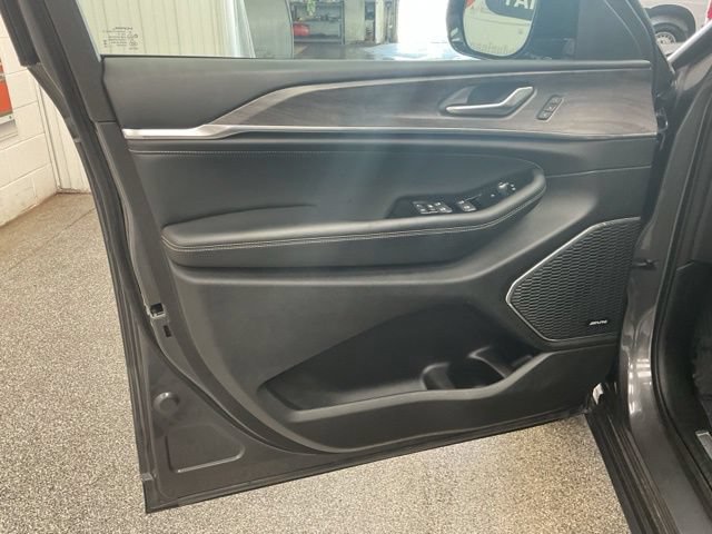 2023 Jeep Grand Cherokee L Utility 4D Overland 4WD V6 - Image 13