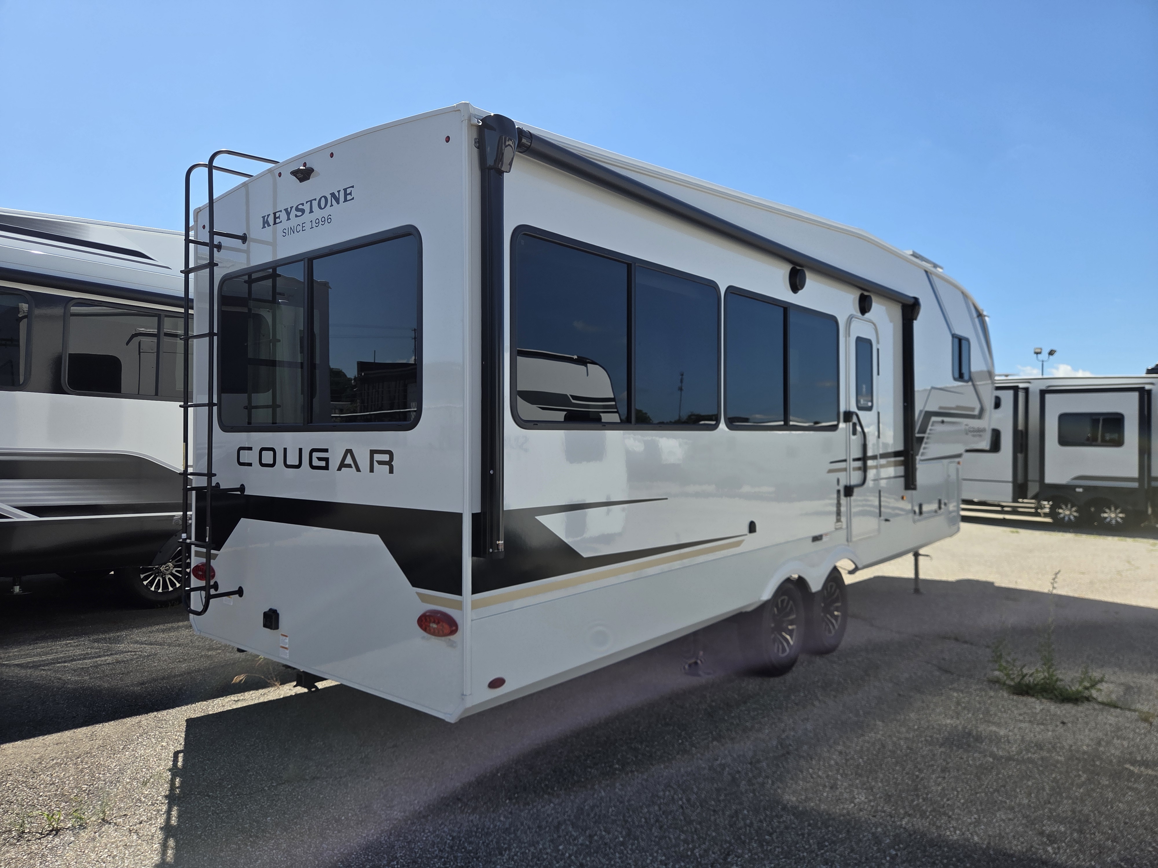 2027 Keystone Cougar Half-Ton 26RES - Image 2