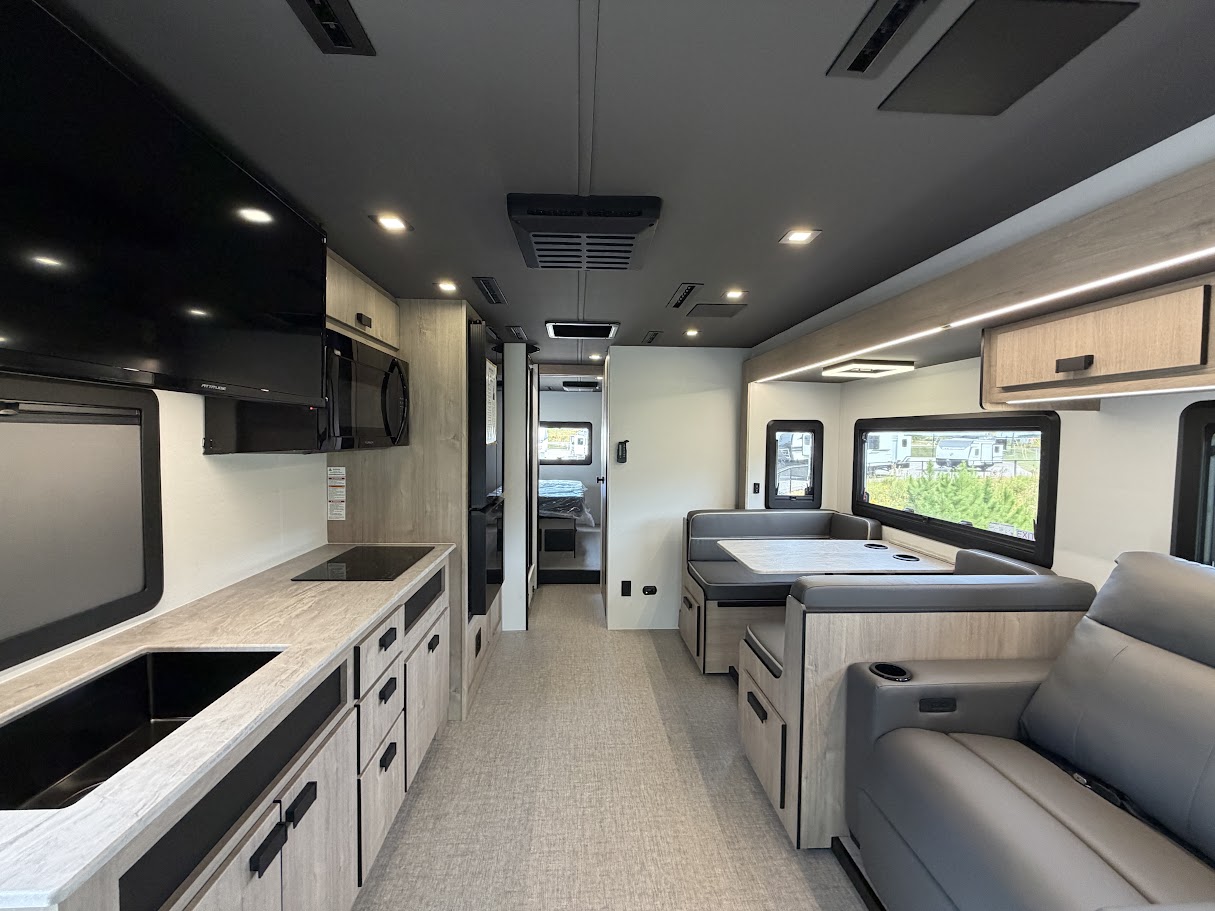 2027 GRAND DESIGN LINEAGE SERIESE 30DC - Image 14