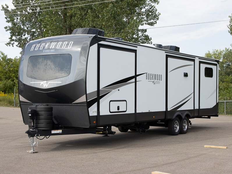 2025 Forest River Rockwood Signature Ultra Lite 8336BH - Image 4