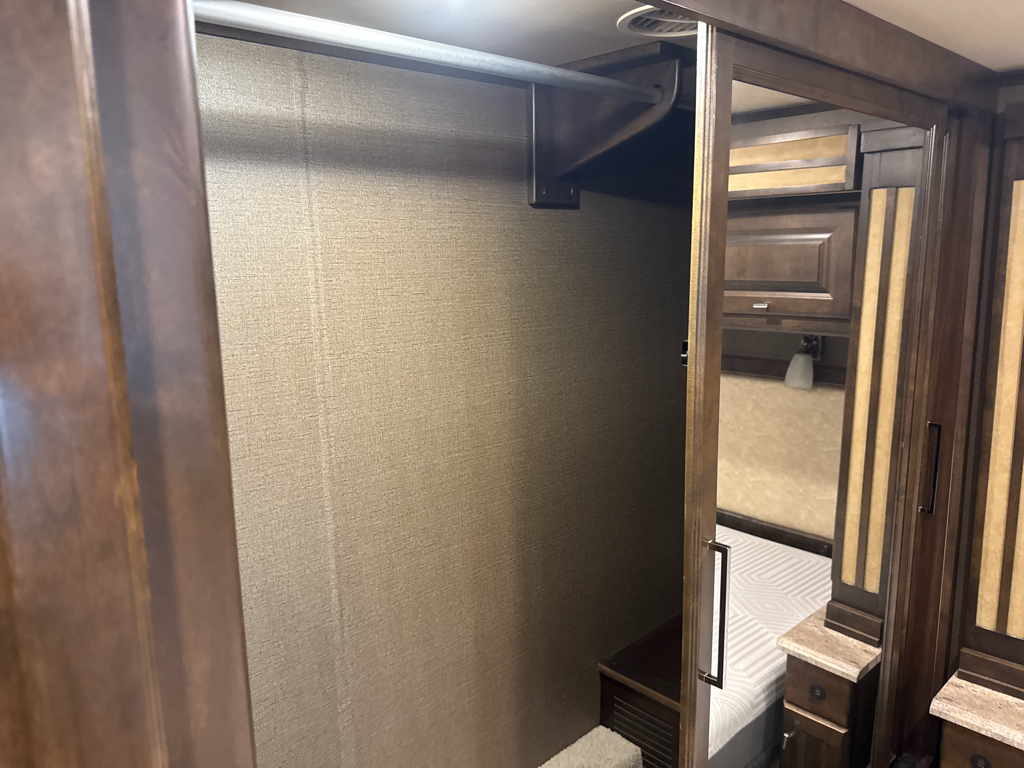 2018 TIFFIN ALLEGRO RED 33AA - Image 24